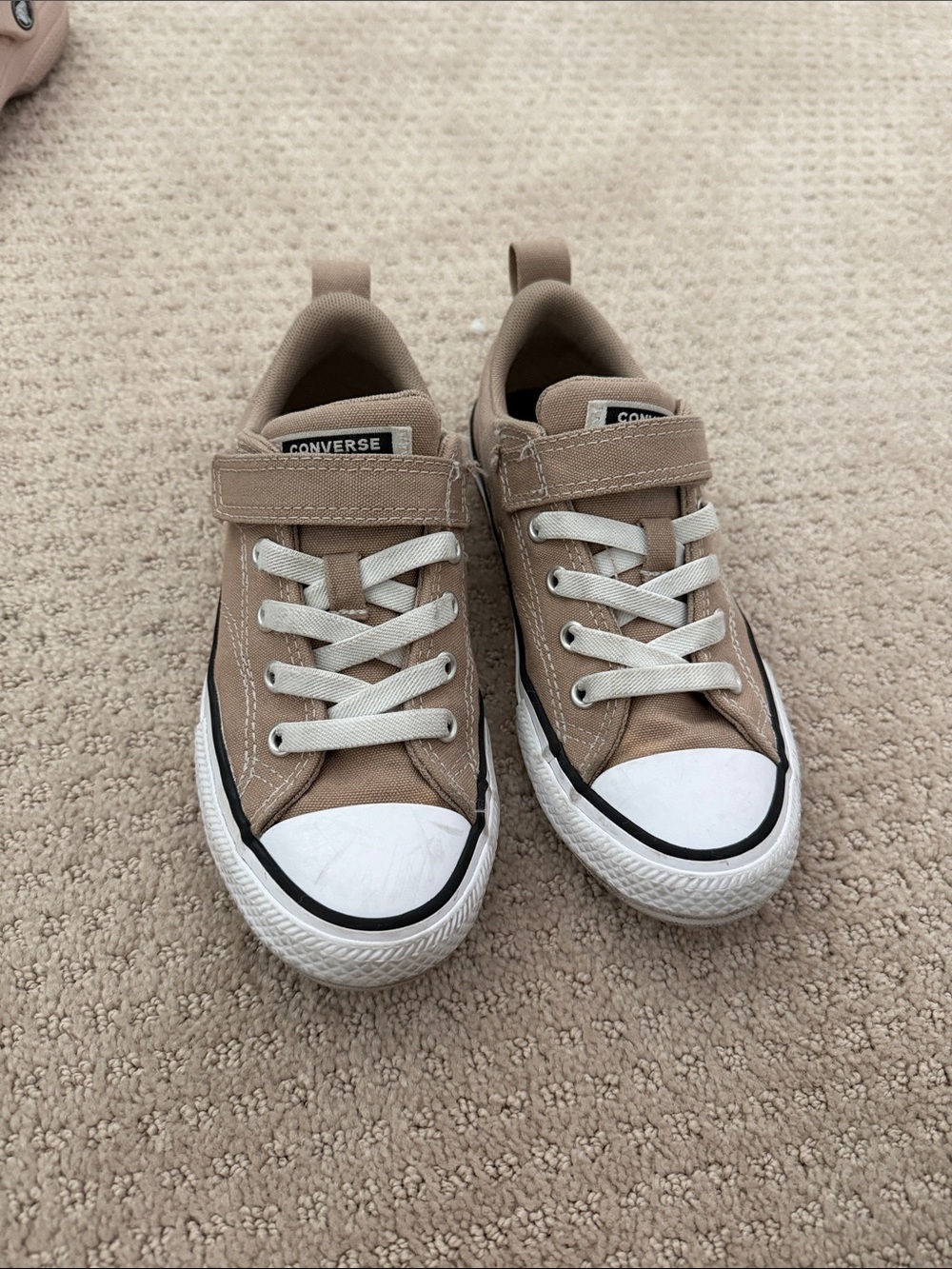 Converse Kids Low-Top Sneakers in Taupe